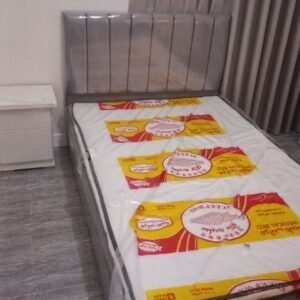 🛏️ Twin Bed + 1 Side Table